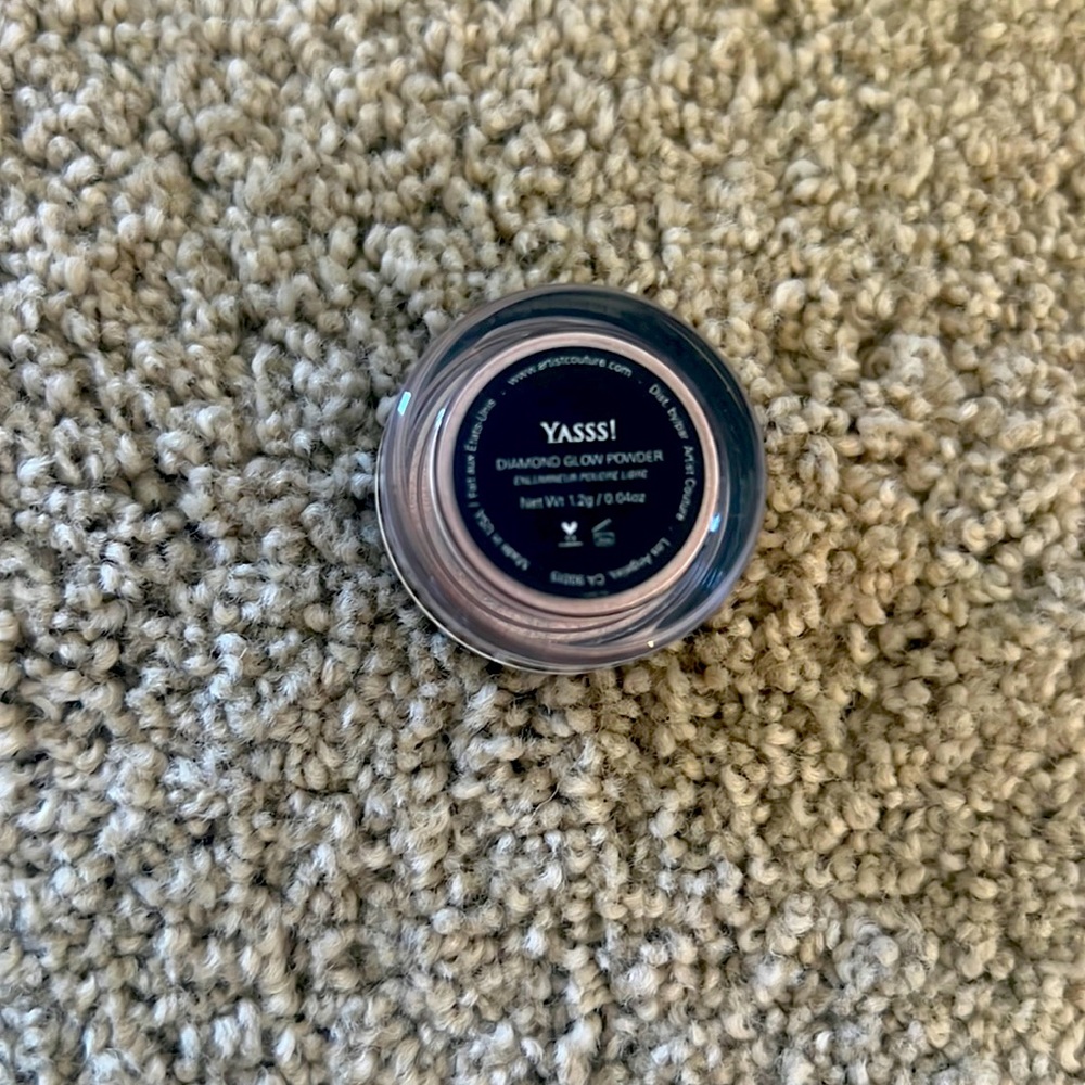 YASSS! Diamond Glow Powder sample
